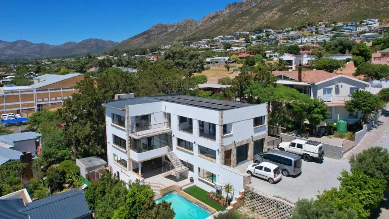 8 Bedroom House for sale in Mountainside