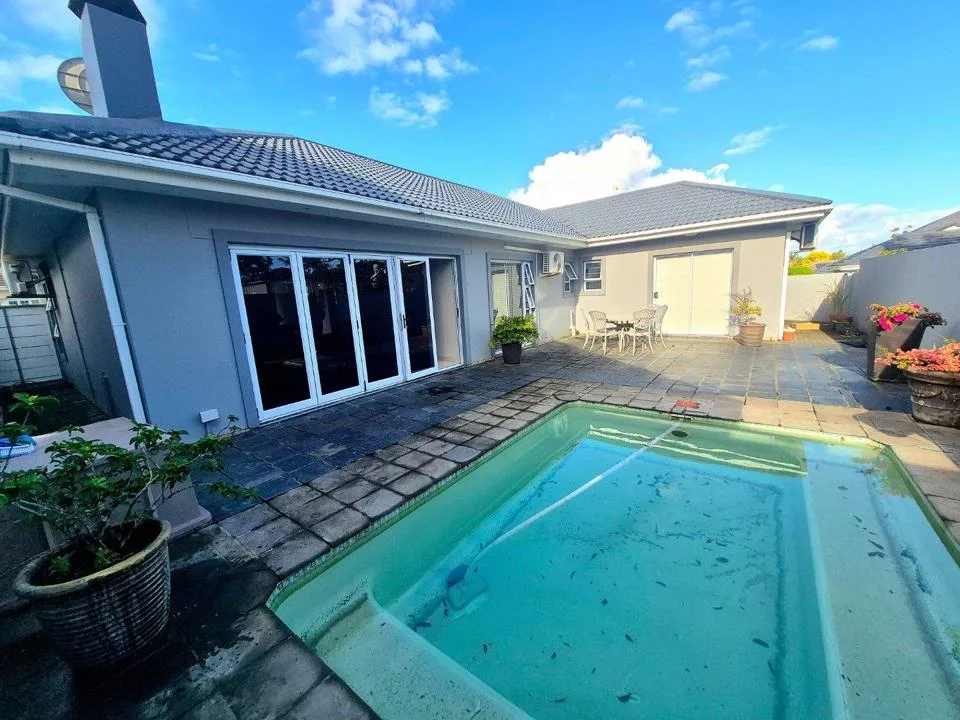 3 Bedroom House for sale in Beacon Bay