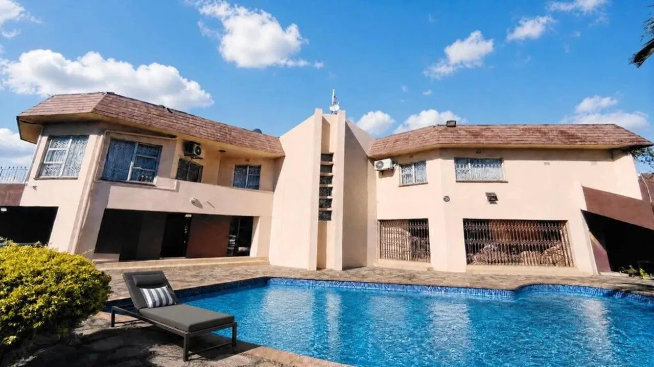 5 Bedroom House for sale in Burbreeze