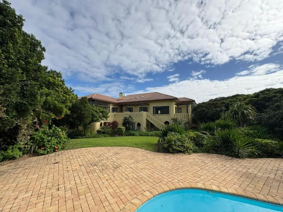 7 Bedroom House for sale in West Beach