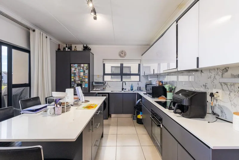 3 Bedroom Apartment / flat for sale in Croydon