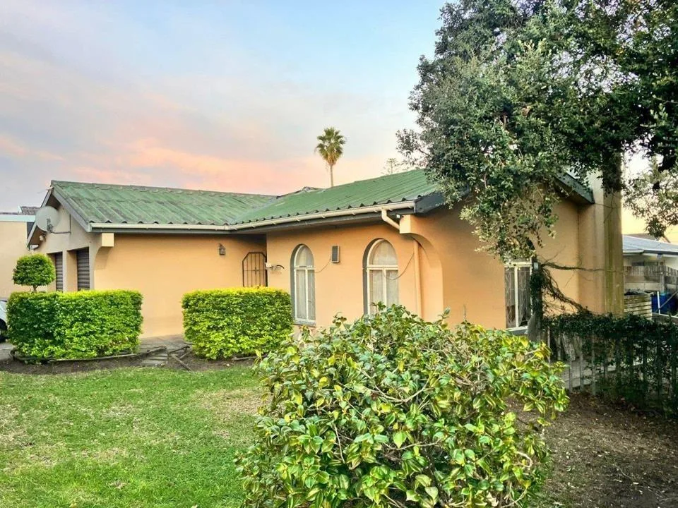 3 Bedroom House for sale in Gonubie