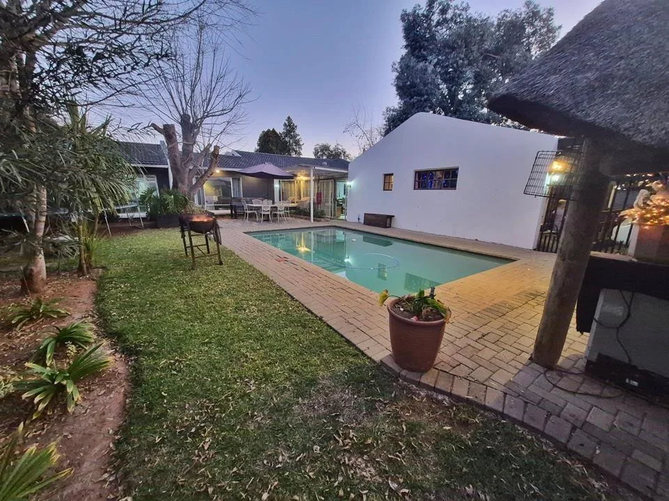 4 Bedroom House for sale in Langenhovenpark