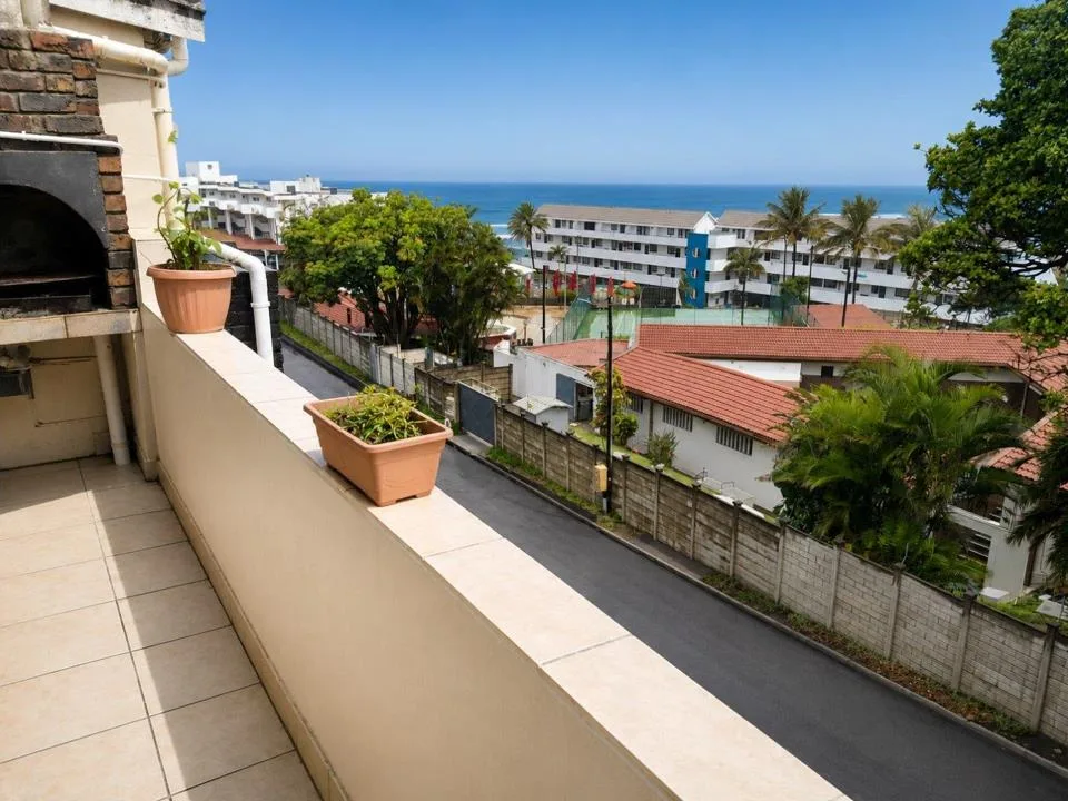 2 Bedroom Apartment / flat for sale in Lawrence Rocks