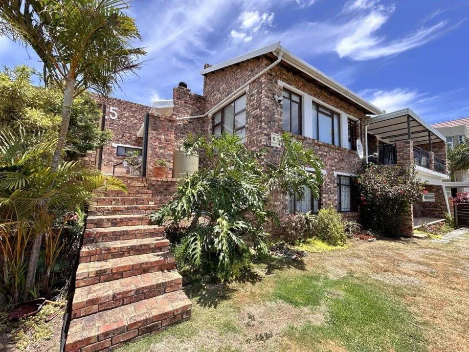 4 Bedroom House for sale in Wavecrest