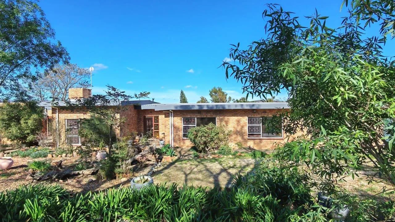 4 Bedroom House for sale in Ladismith