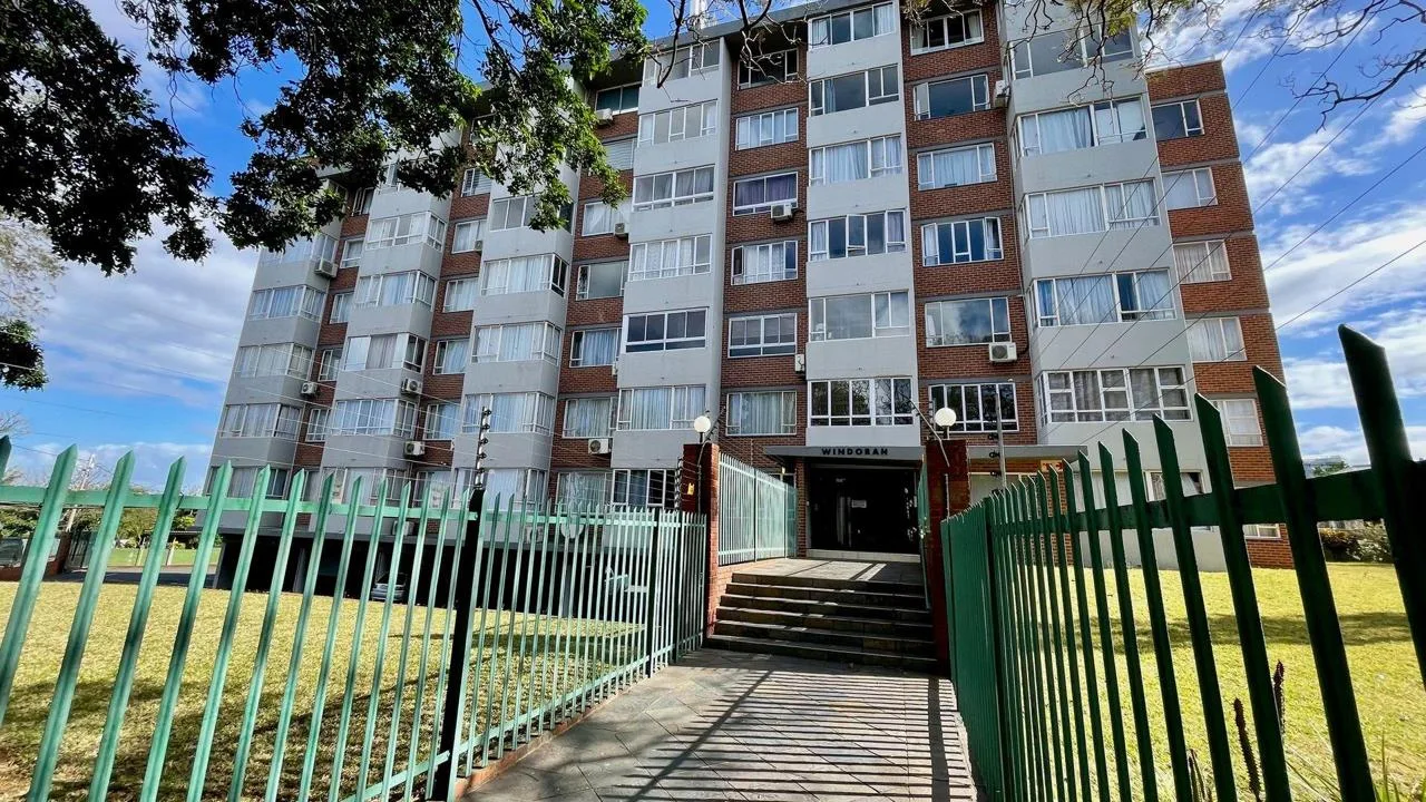 2.5 Bedroom Apartment / flat for sale in Essenwood