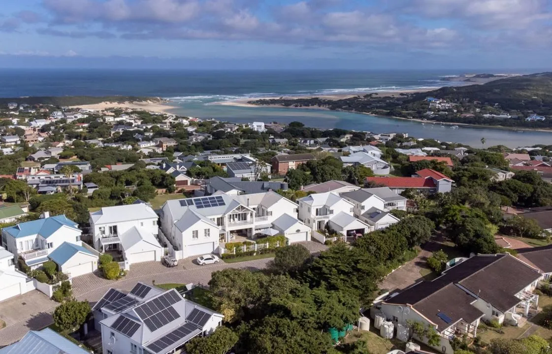 4 Bedroom House for sale in Kenton On Sea