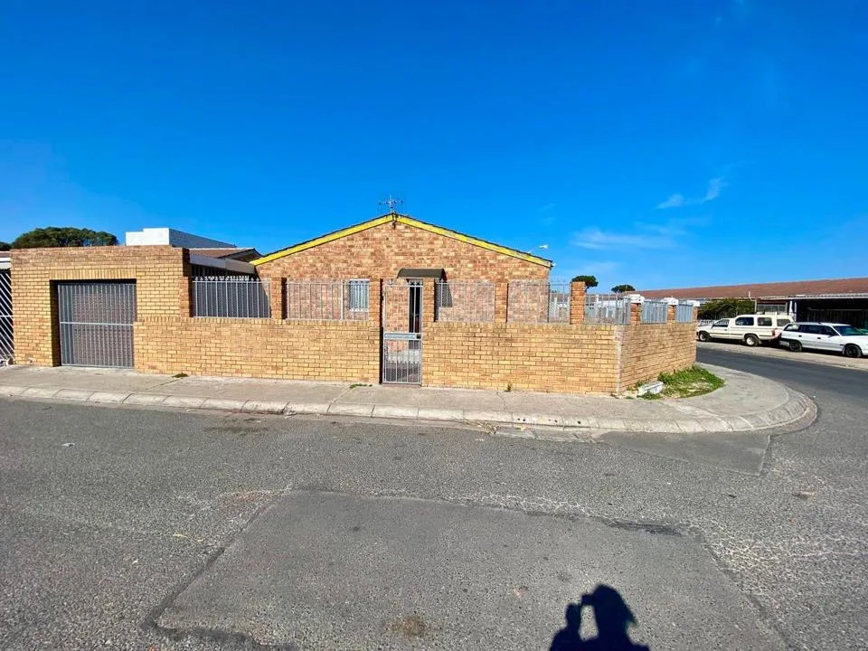 3 Bedroom House for sale in Lentegeur