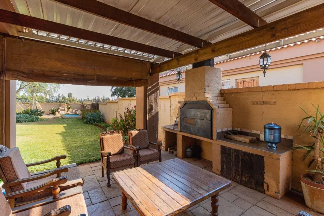 3 Bedroom Townhouse for sale in Langenhovenpark