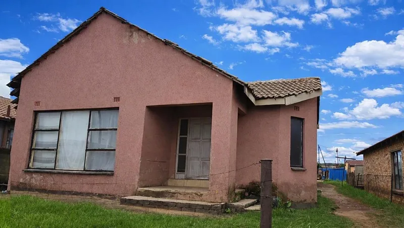 3 Bedroom House for sale in Phola