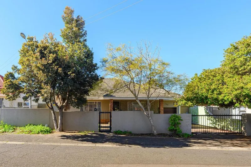 3 Bedroom House for sale in Oakdale