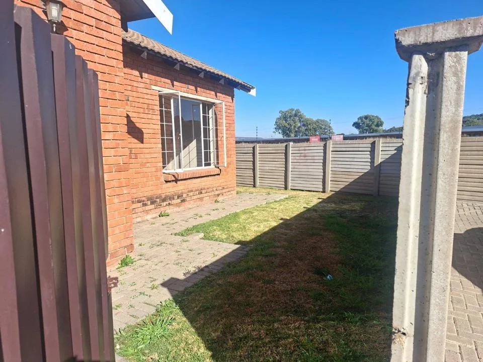 2 Bedroom Townhouse for sale in Rodericks Park