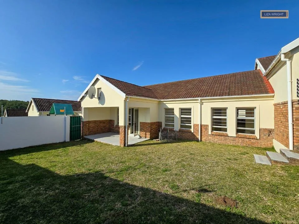 3 Bedroom Townhouse for sale in Beacon Bay