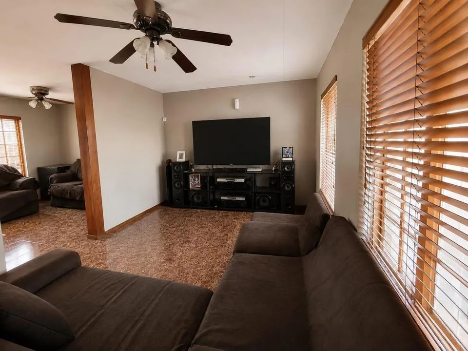 3 Bedroom Townhouse to rent in Model Park