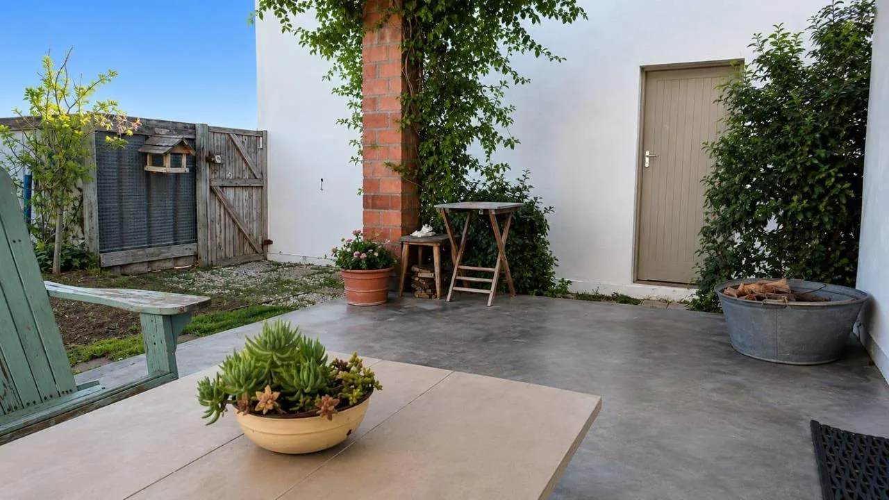 6 Bedroom House for sale in Stilbaai Wes