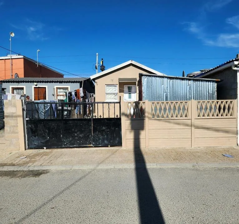 2 Bedroom House for sale in Mfuleni