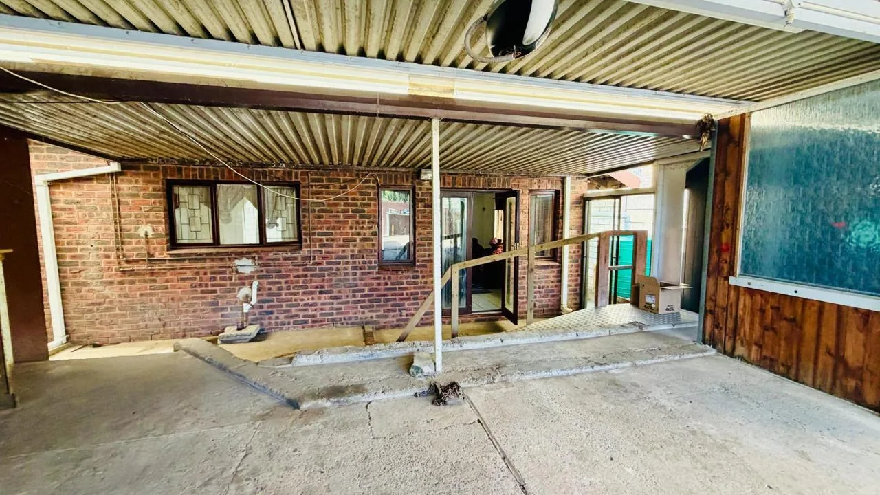 4 Bedroom House for sale in Sea View