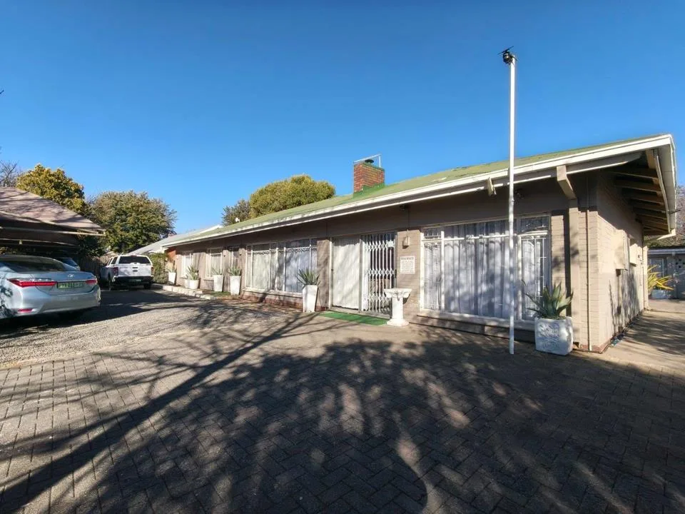 12 Bedroom House for sale in Universitas