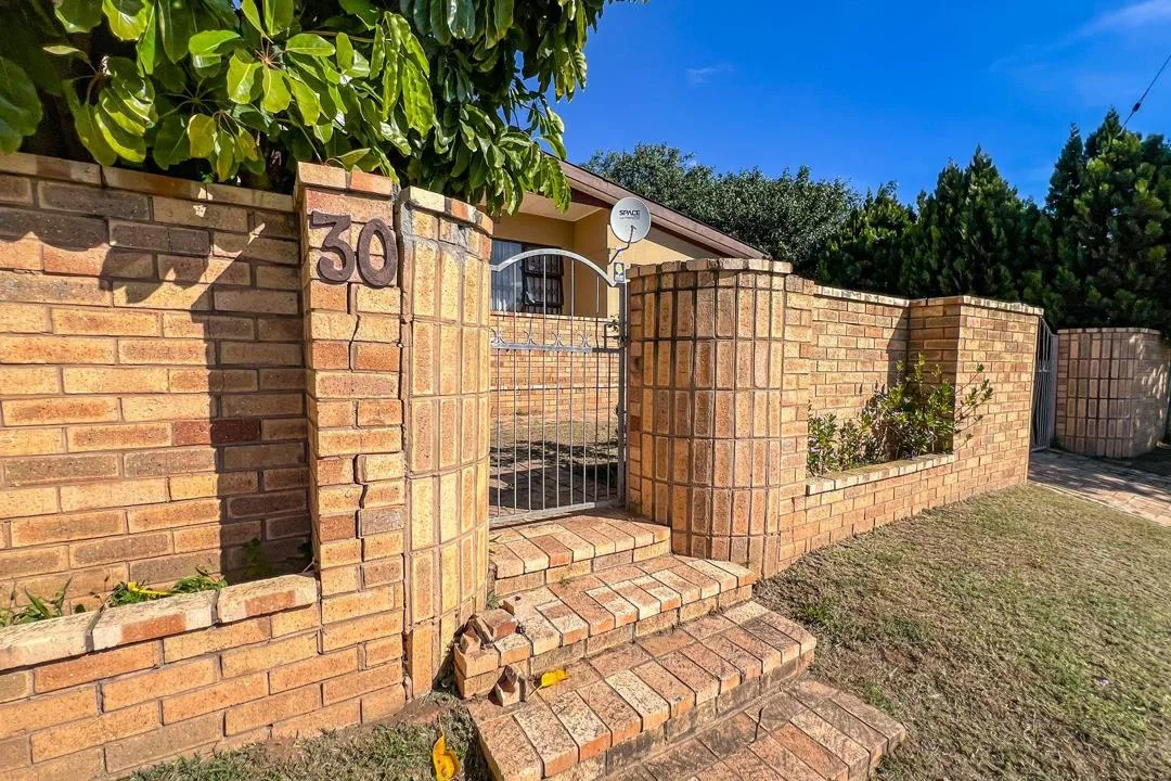 3 Bedroom House for sale in Bothasrus
