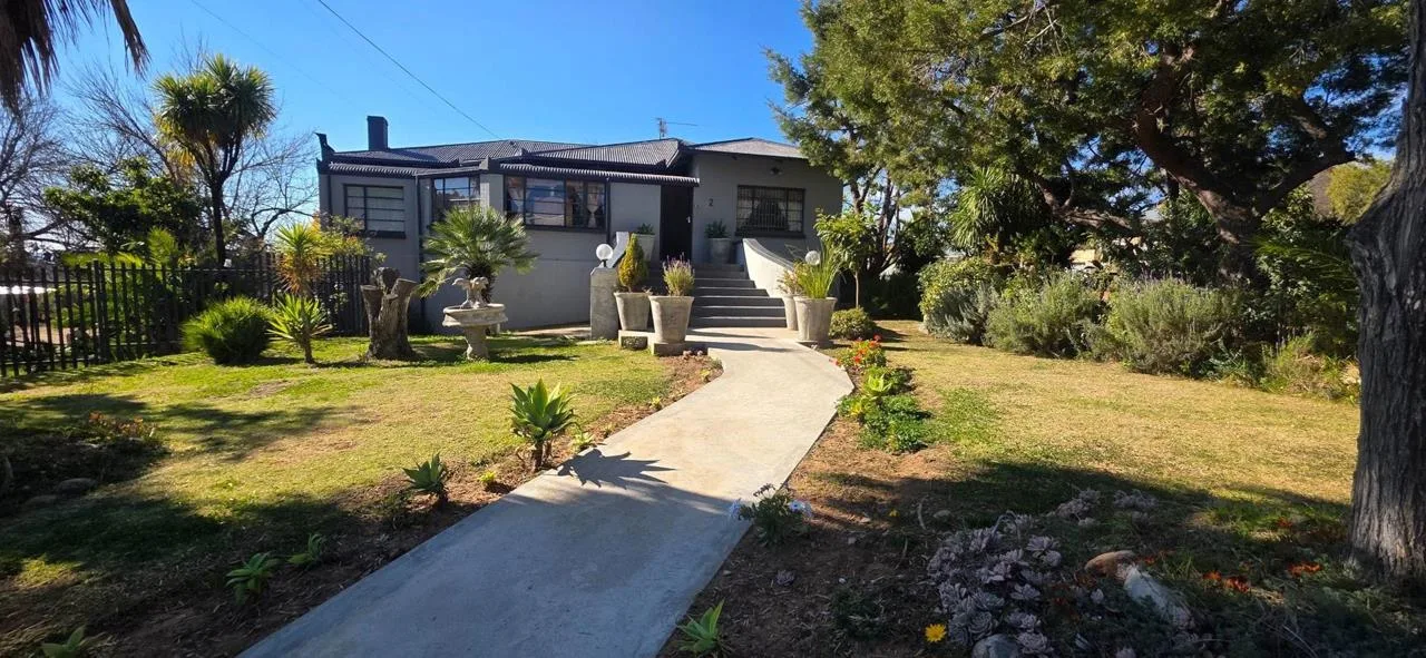 7 Bedroom House for sale in Cradock