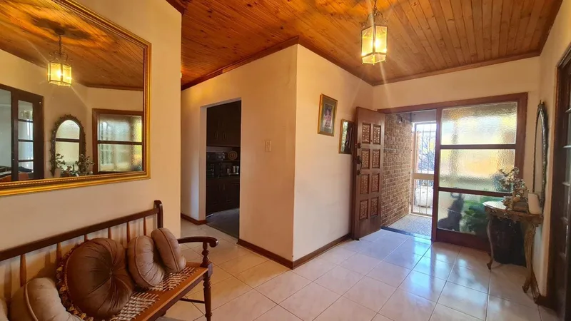 6 Bedroom House for sale in Heuwelsig