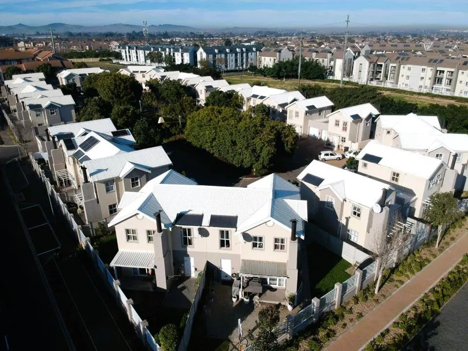 2 Bedroom Townhouse for sale in Buh Rein Estate