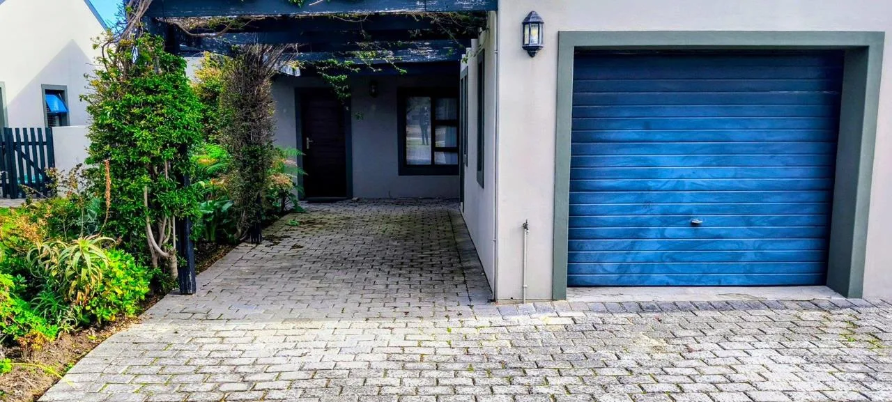 2 Bedroom House for sale in Blue Mountain Village