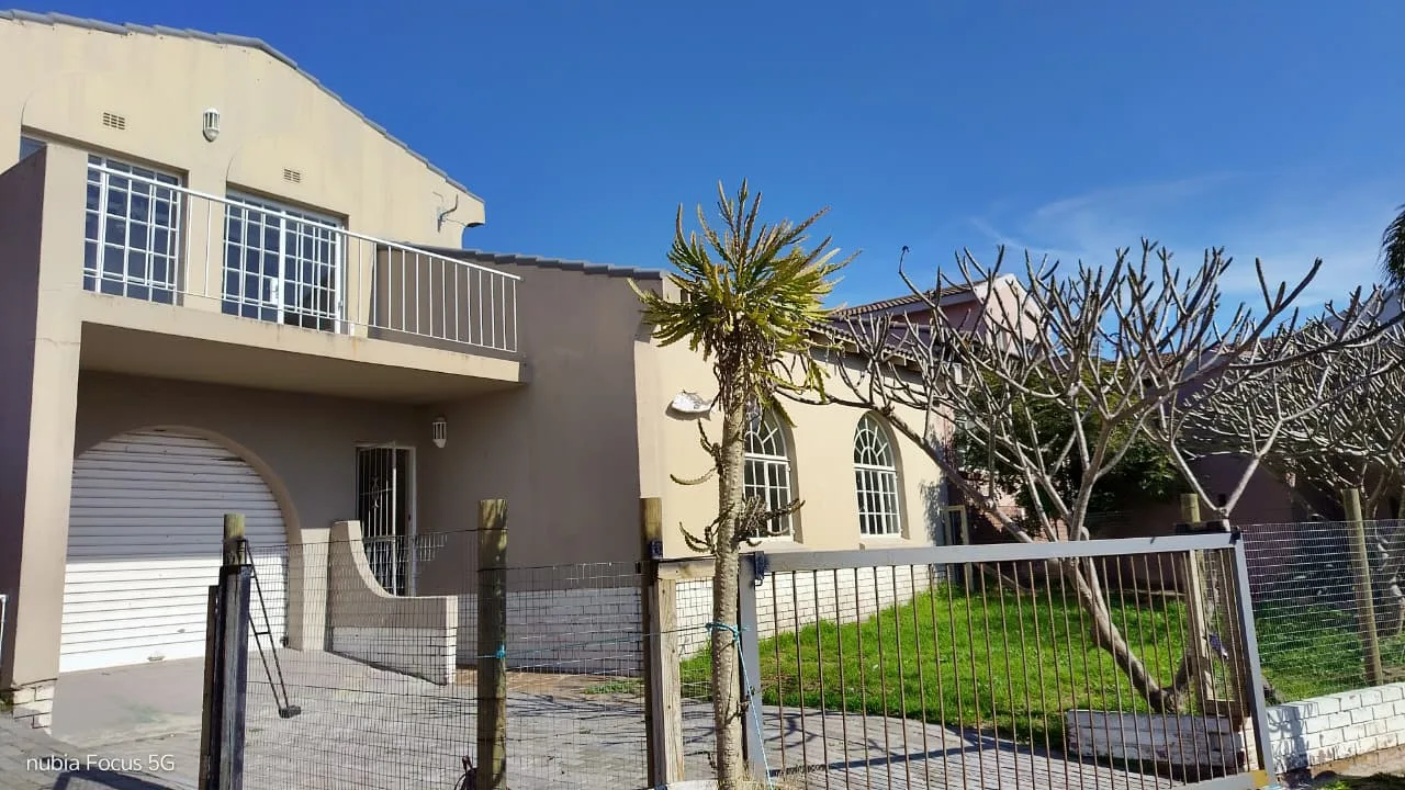 3 Bedroom House for sale in Aston Bay