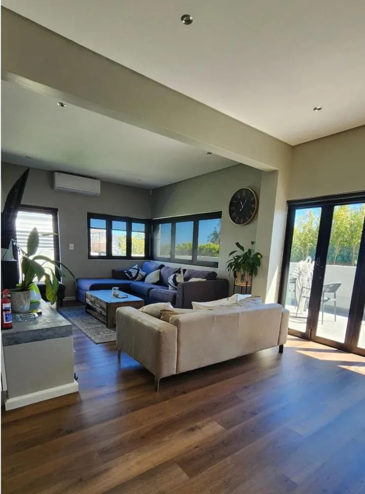 3 Bedroom House for sale in Devils Peak Estate