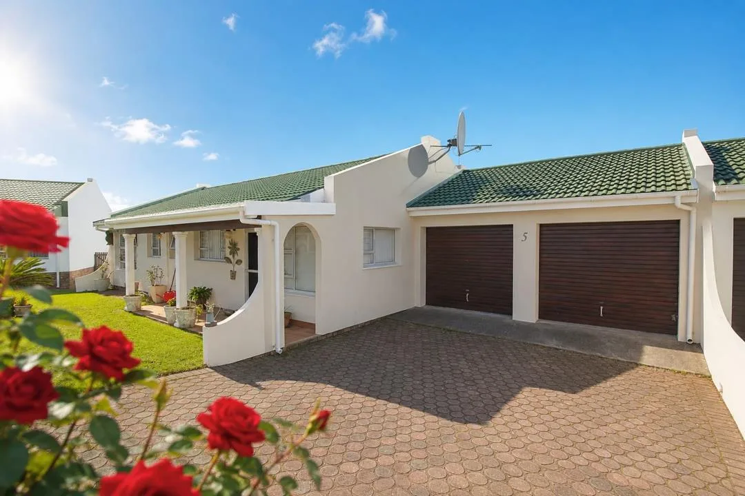 3 Bedroom House for sale in Fraaiuitsig