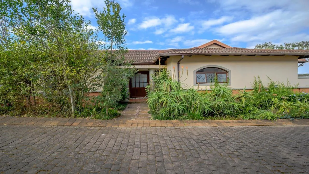 4 Bedroom House for sale in Le Domaine