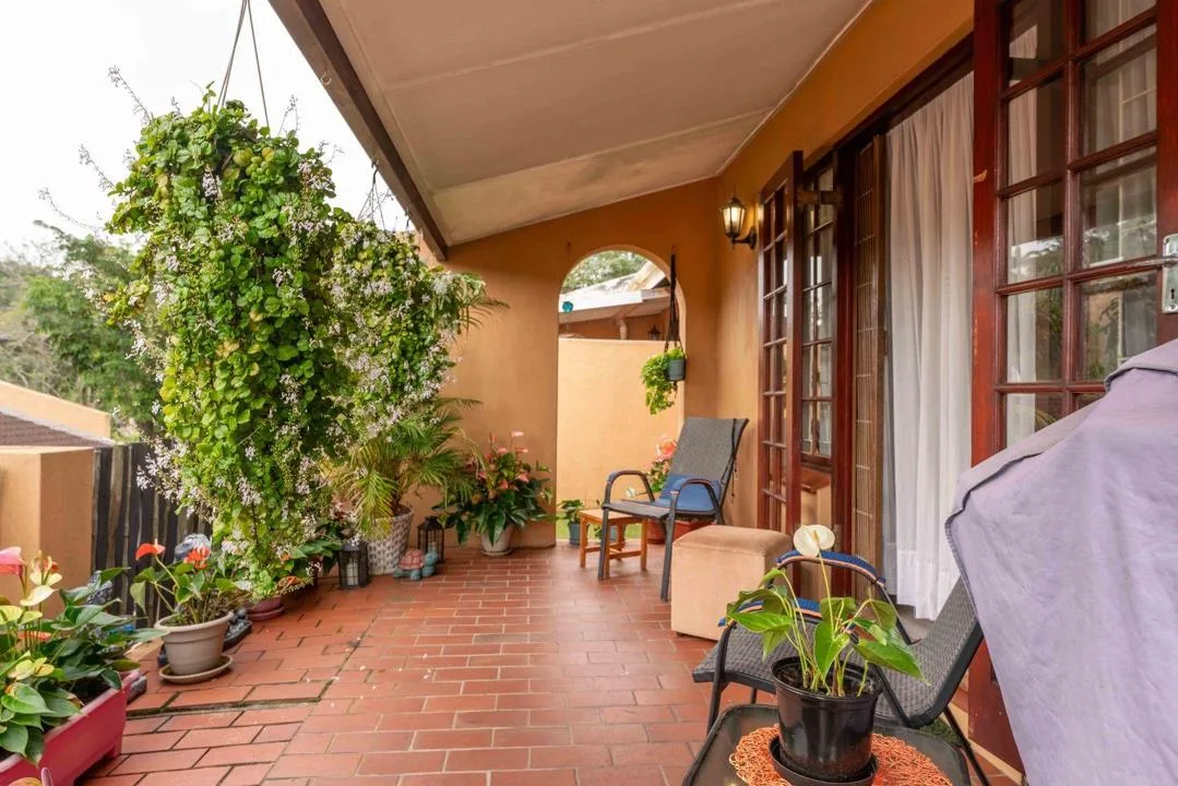 2 Bedroom Townhouse for sale in Amanzimtoti