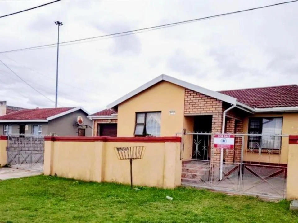 6 Bedroom House for sale in Mdantsane Nu 17