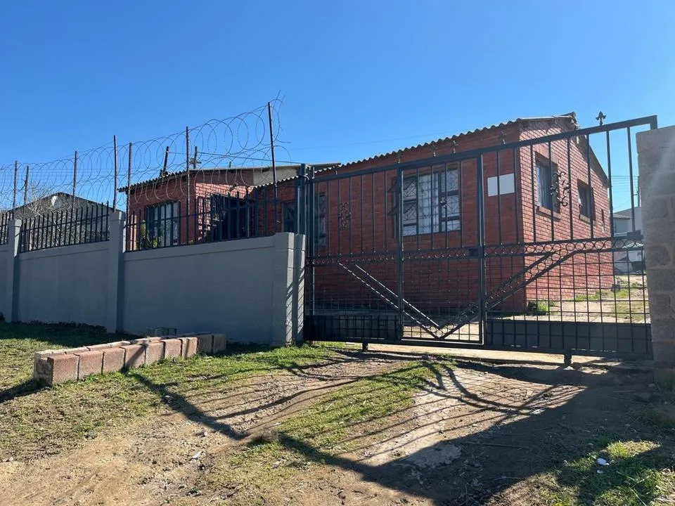 3 Bedroom House for sale in Ikwezi