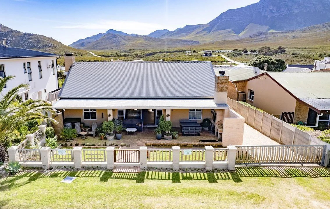 2 Bedroom House for sale in Pringle Bay