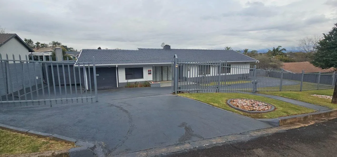 3 Bedroom House for sale in Hayfields