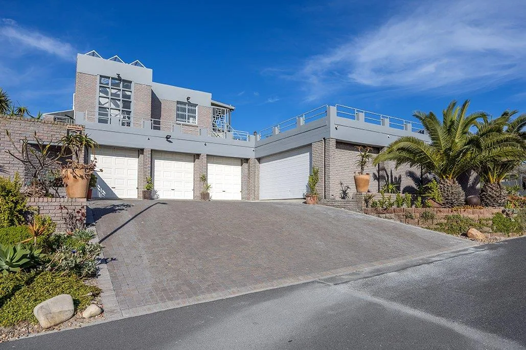 4 Bedroom House for sale in Van Riebeeckstrand