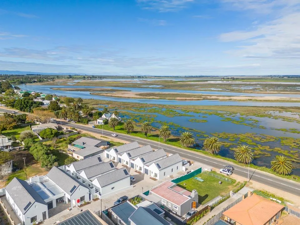 2 Bedroom House for sale in Velddrif