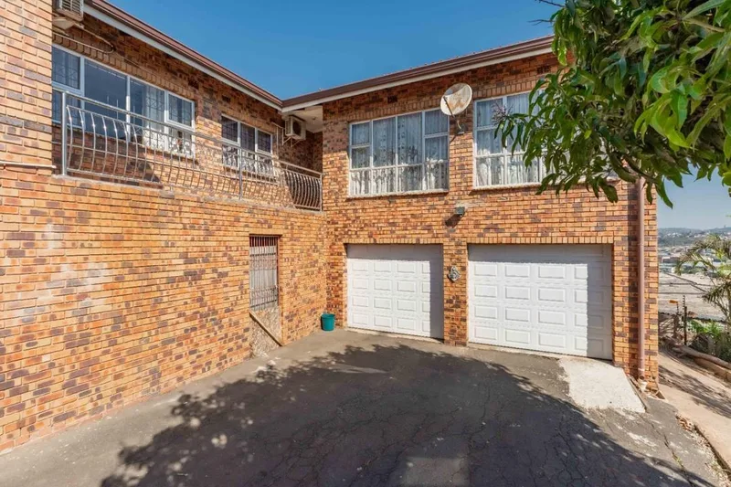 4 Bedroom House for sale in Sea Cow Lake