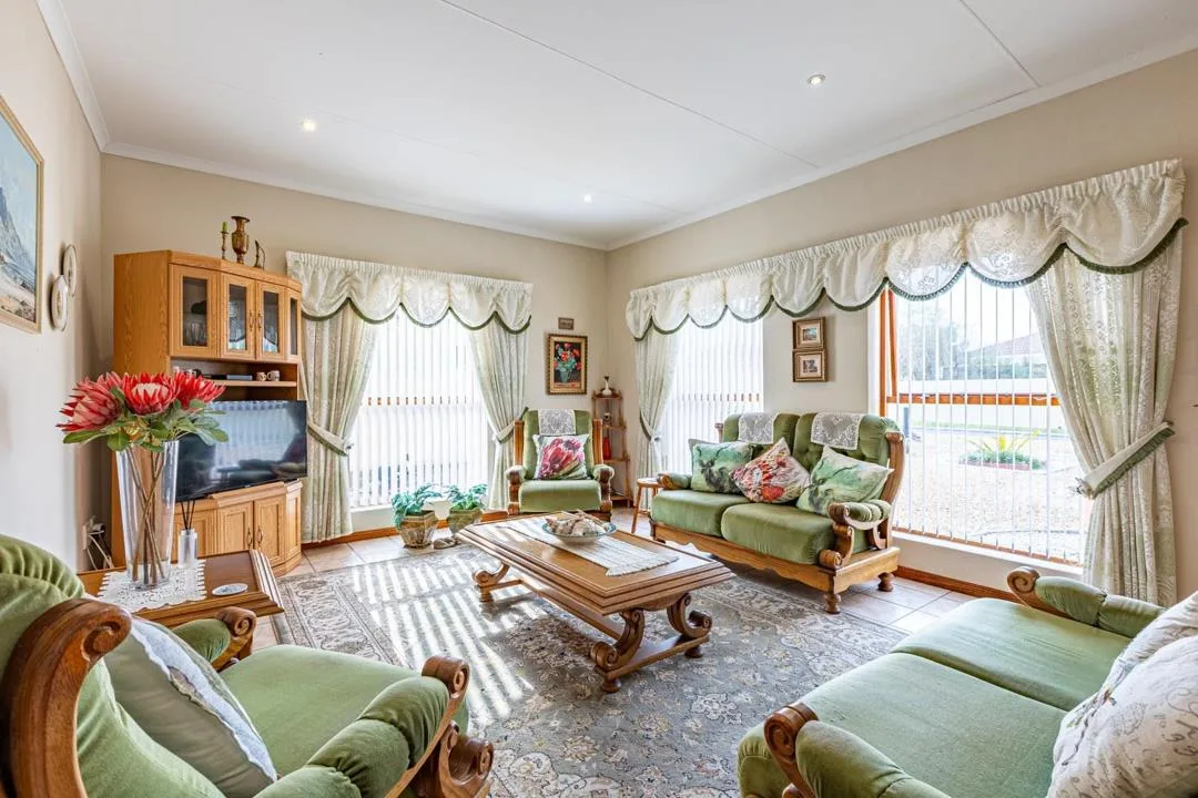 3 Bedroom House for sale in Sandbaai