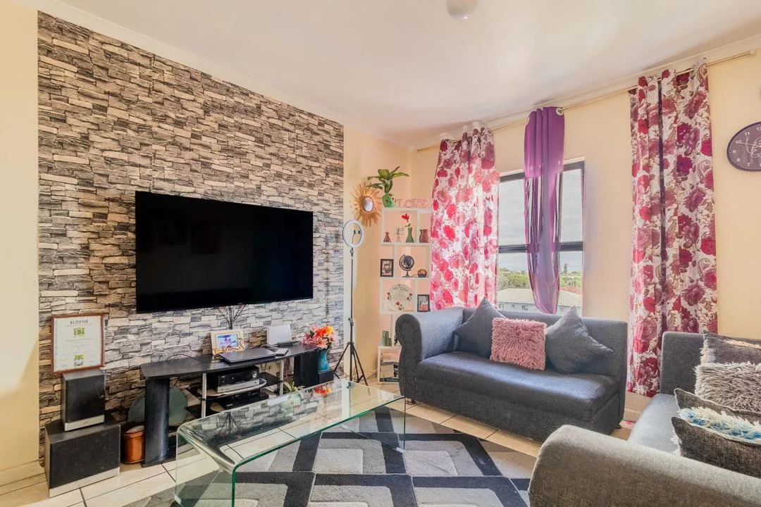 2 Bedroom Apartment / flat for sale in Townsend Estate