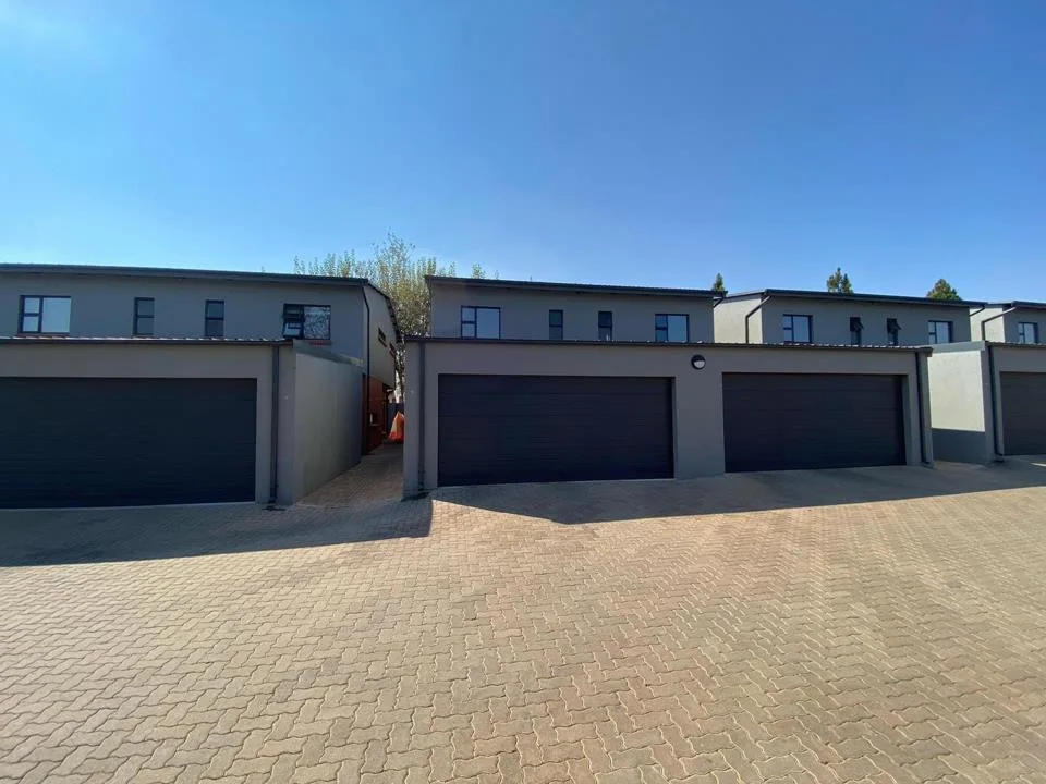 3 Bedroom Townhouse to rent in Olympus AH