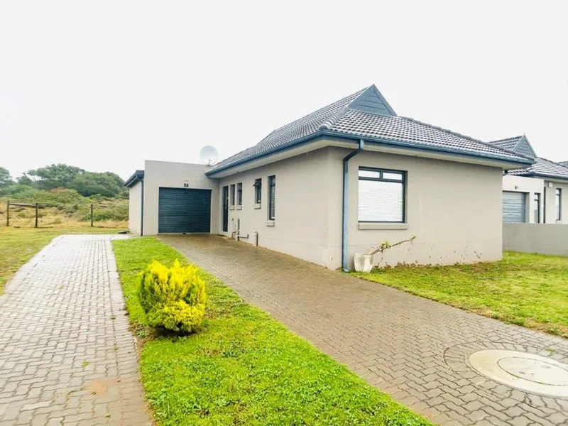 3 Bedroom House for sale in Kidds Beach