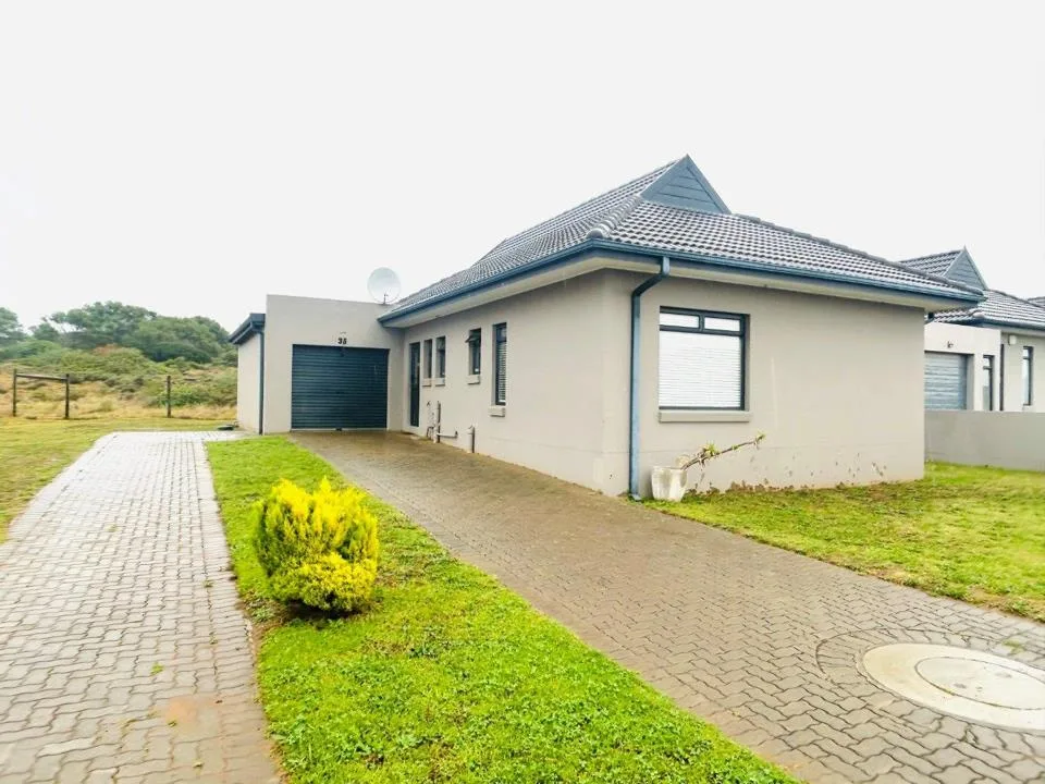 3 Bedroom House for sale in Kidds Beach
