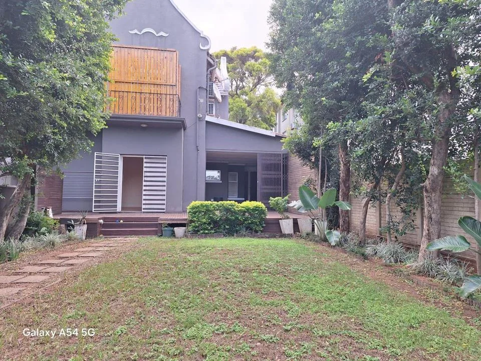 2 Bedroom Apartment / flat for sale in Essenwood