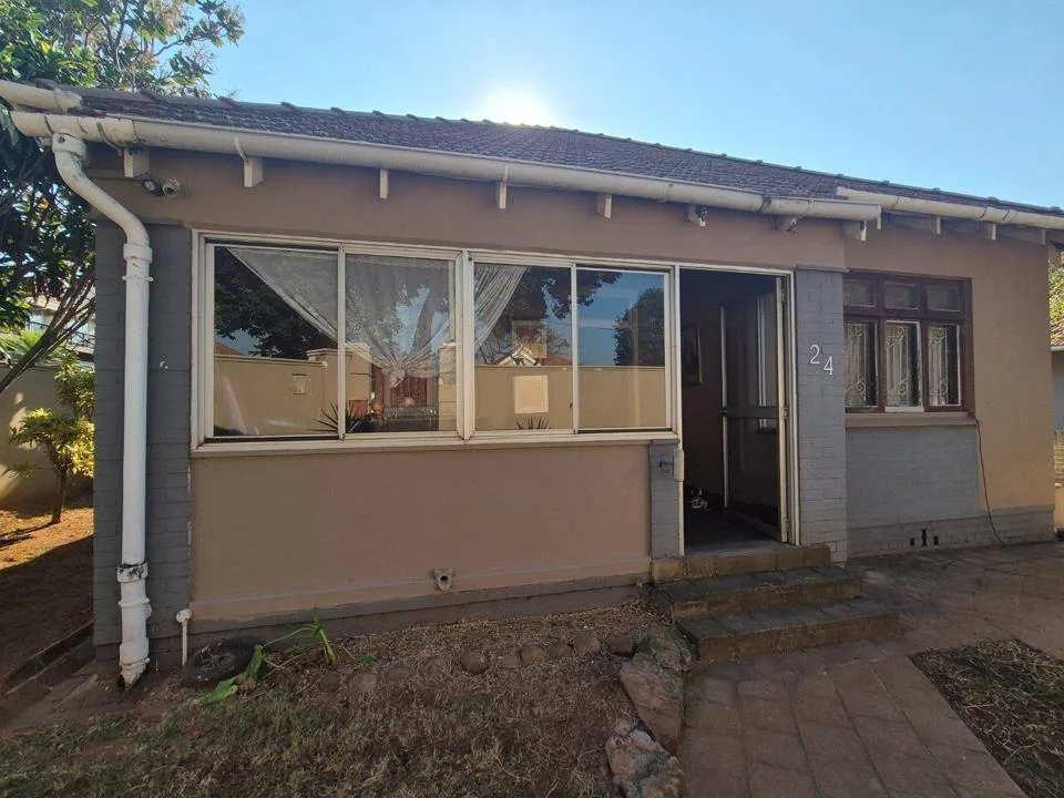 4 Bedroom House for sale in Glenwood