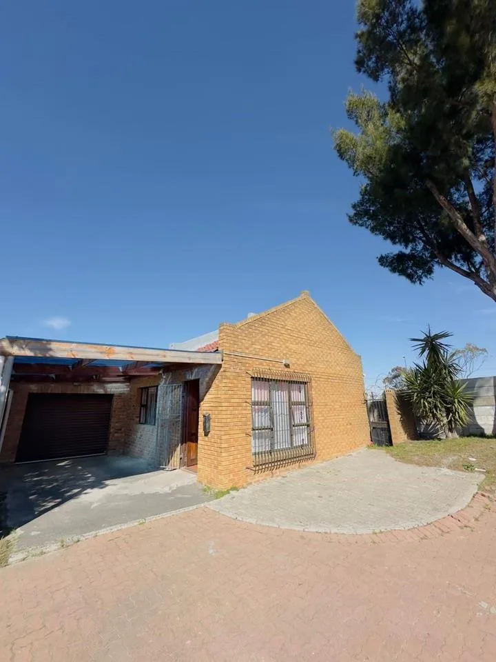 4 Bedroom House for sale in The Conifers