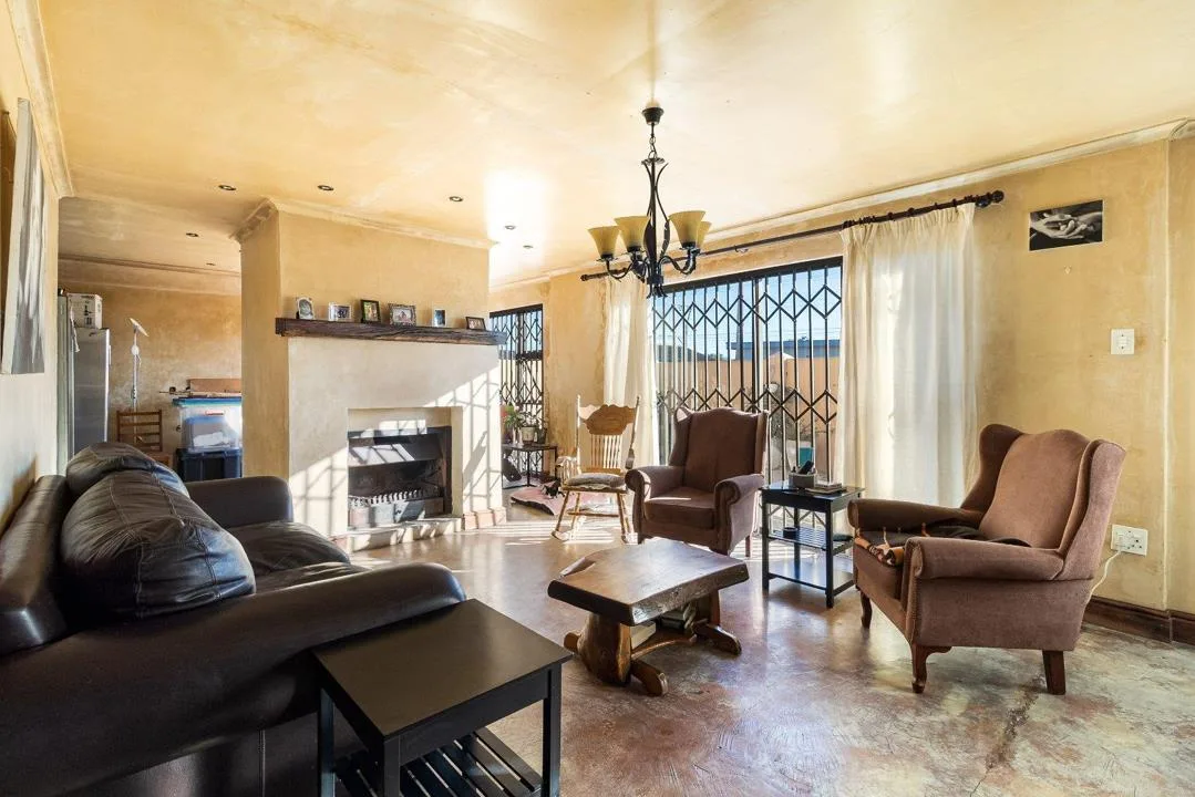 4 Bedroom House for sale in Charlesville