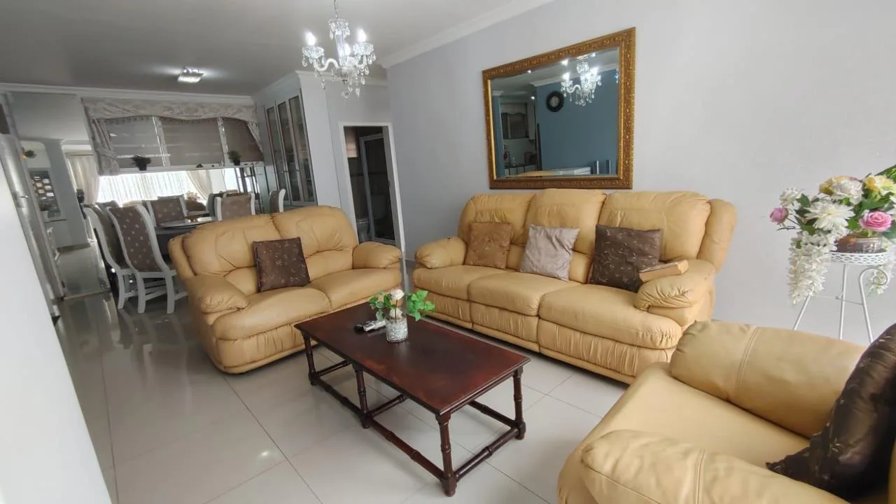 2 Bedroom Apartment / flat for sale in Westridge